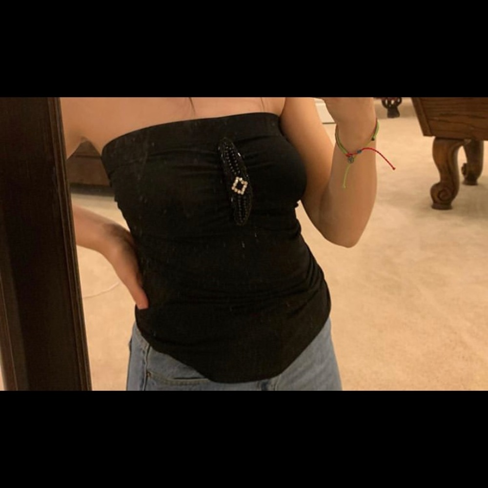 Cute black tube top with a sparkly design!